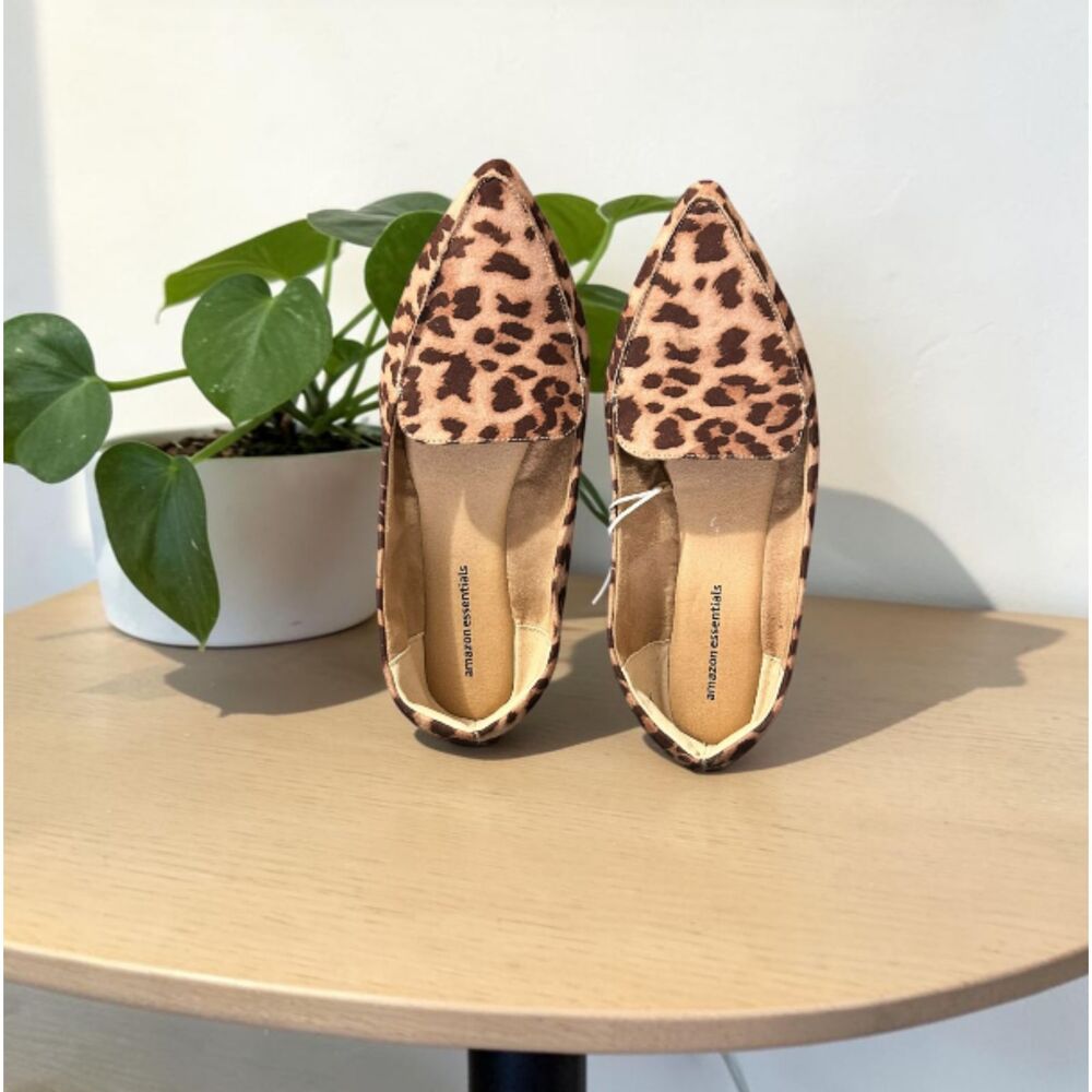 Leopard Print Pointed-Toe Flats (Slip-On Shoes) Loafer Style Women’s